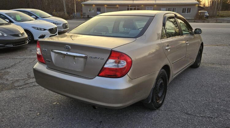 2004 Toyota Camry LE