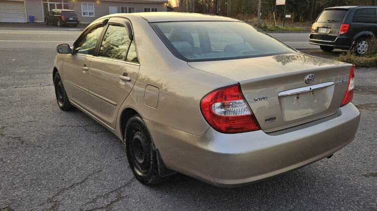 2004 Toyota Camry LE