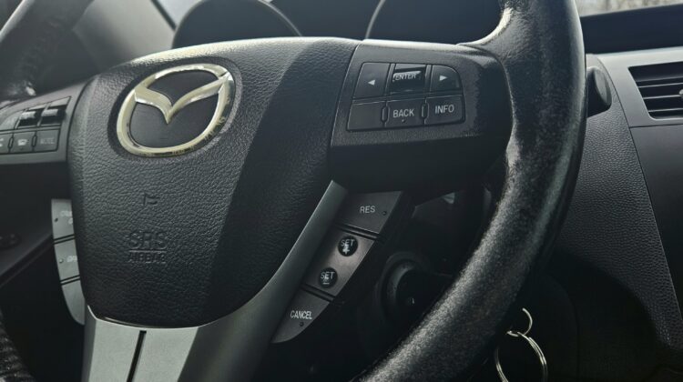 2013 Mazda 3 GS-Sky