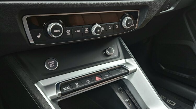 2020 AUDI Q3  45 TFSI Quattro Komfort Tiptronic