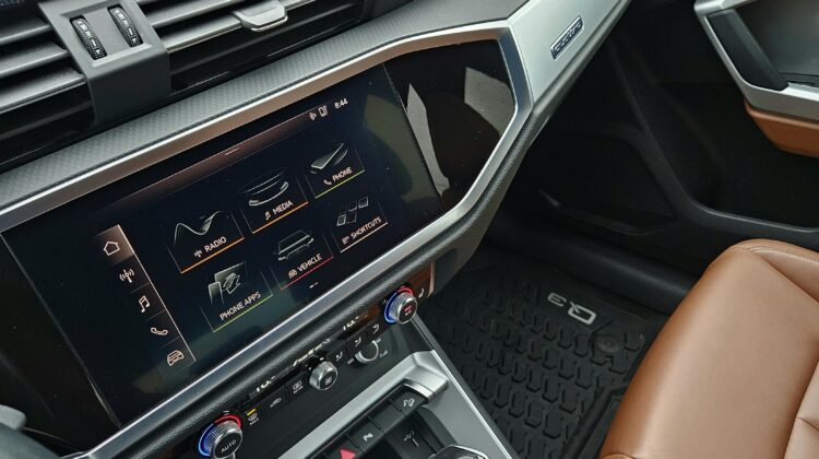 2020 AUDI Q3  45 TFSI Quattro Komfort Tiptronic