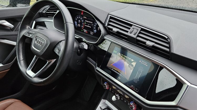 2020 AUDI Q3  45 TFSI Quattro Komfort Tiptronic