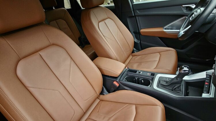 2020 AUDI Q3  45 TFSI Quattro Komfort Tiptronic