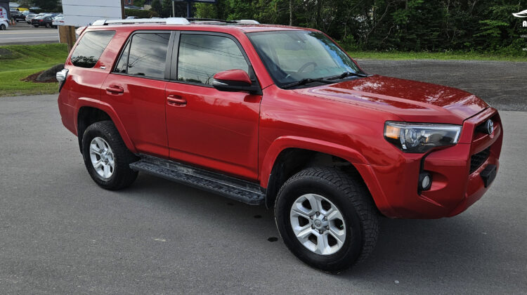 2016 Toyota 4Runner SR5 4WD (7 Passenger)