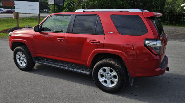 2016 Toyota 4Runner SR5 4WD (7 Passenger)